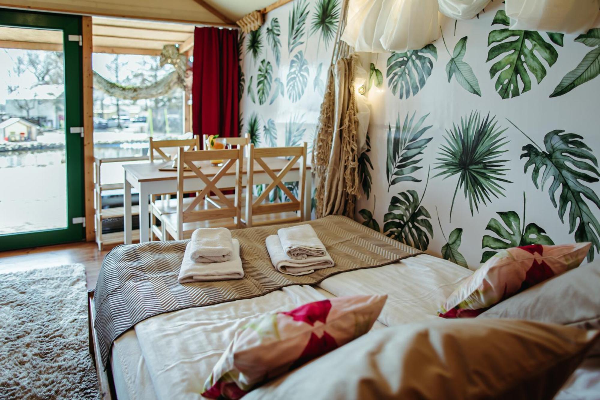 Herbals - Tree&Lake Houses With Bath, Sauna, Bikes, Motorboat Mielno  Szoba fotó